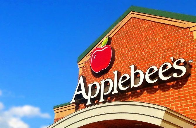 Olive Garden Review Lady is Back with Applebee's Write-Up